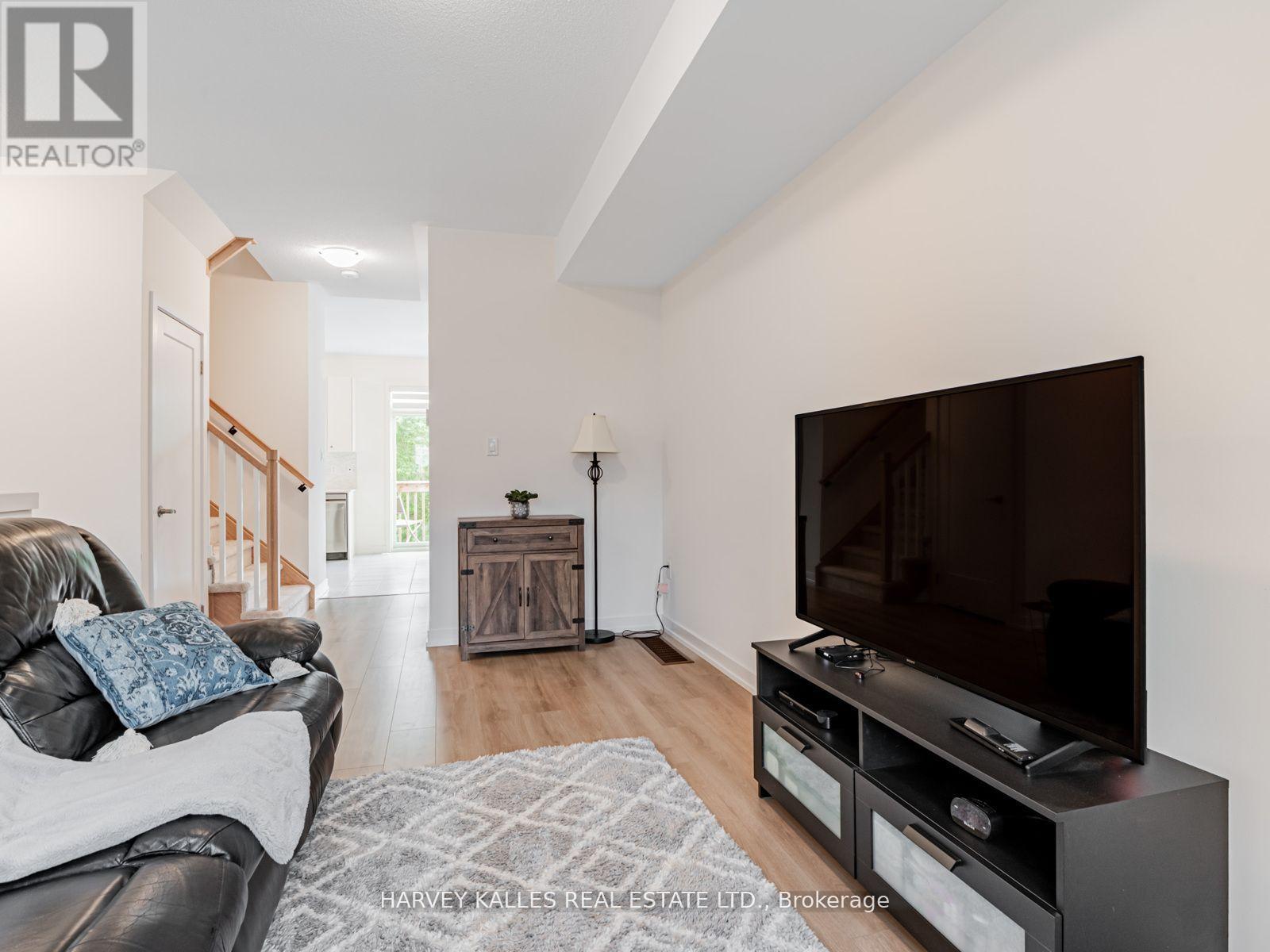 104 LYALL STOKES CIRCLE