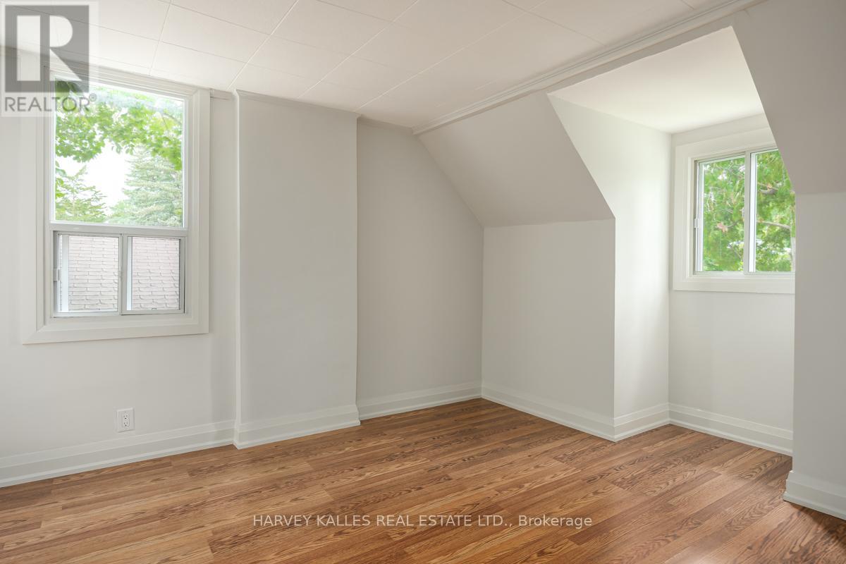 129 MAJOR MACKENZIE DRIVE E