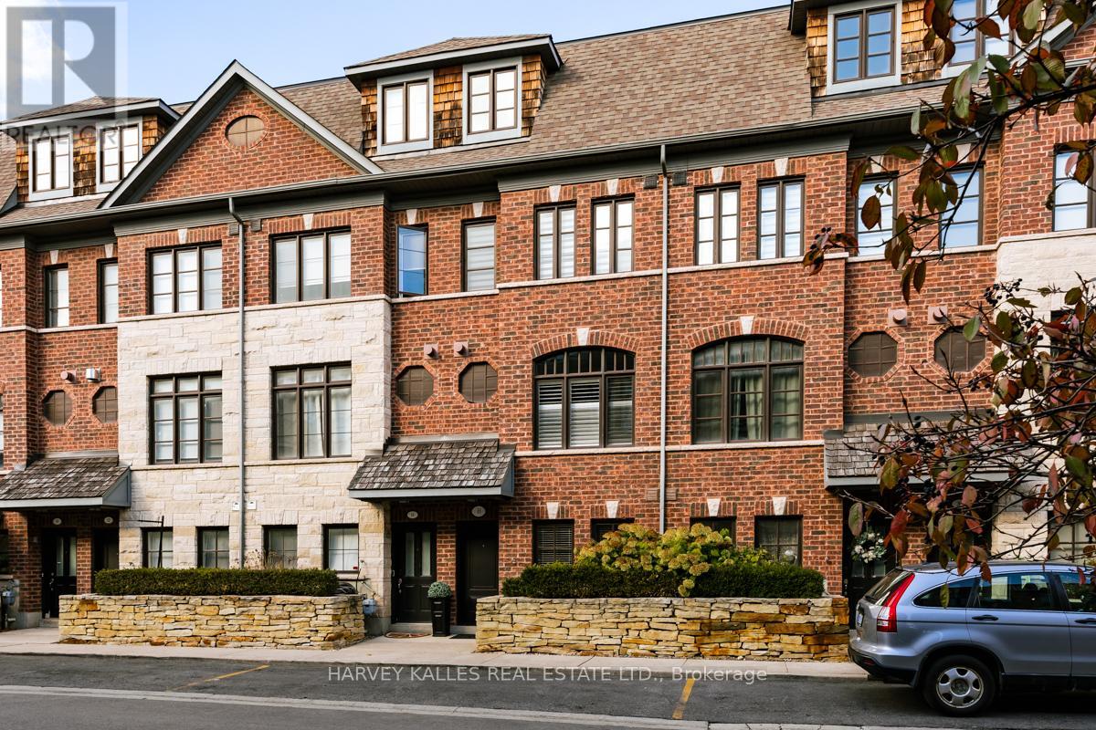 16 POWSELAND CRESCENT