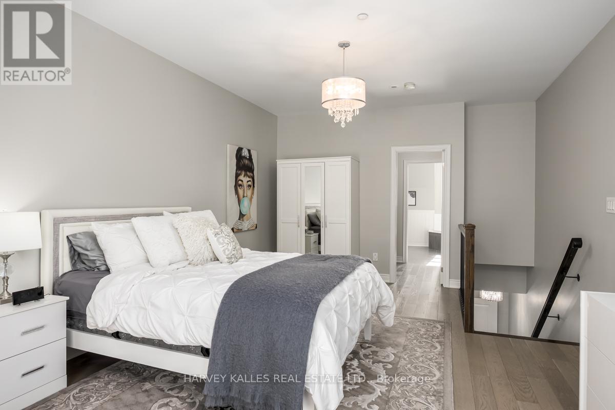 16 POWSELAND CRESCENT