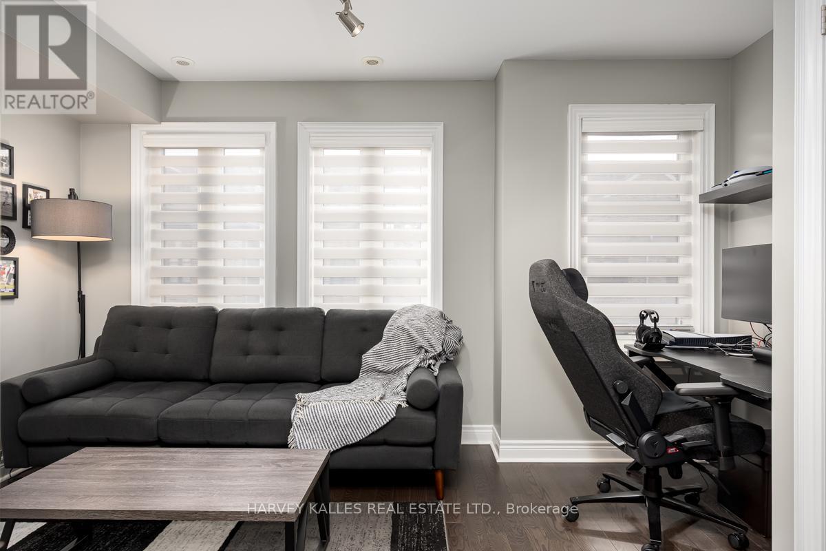 16 POWSELAND CRESCENT