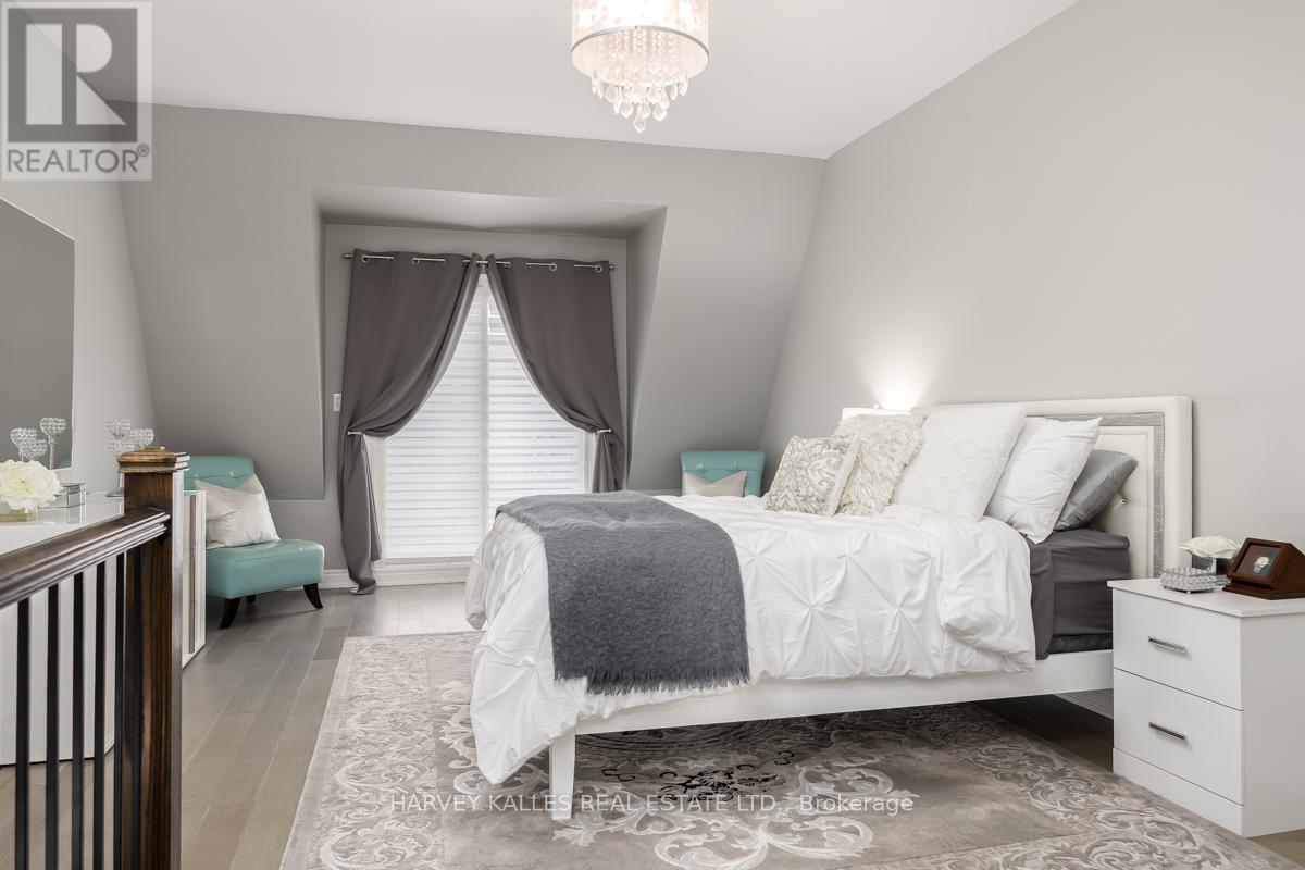 16 POWSELAND CRESCENT