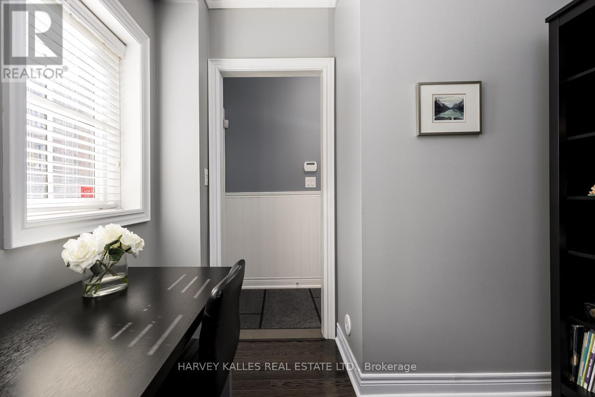 16 POWSELAND CRESCENT