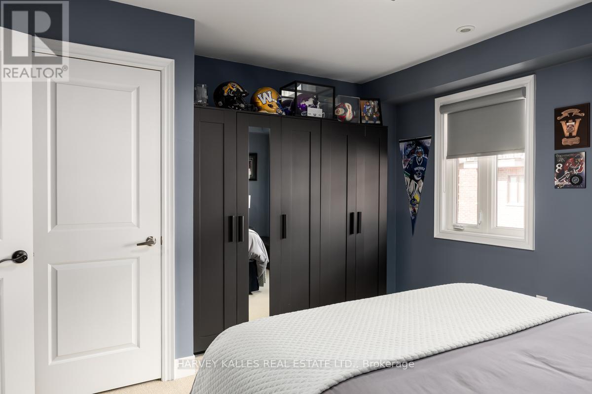 16 POWSELAND CRESCENT