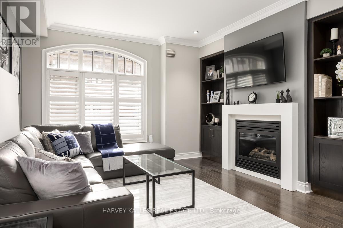 16 POWSELAND CRESCENT