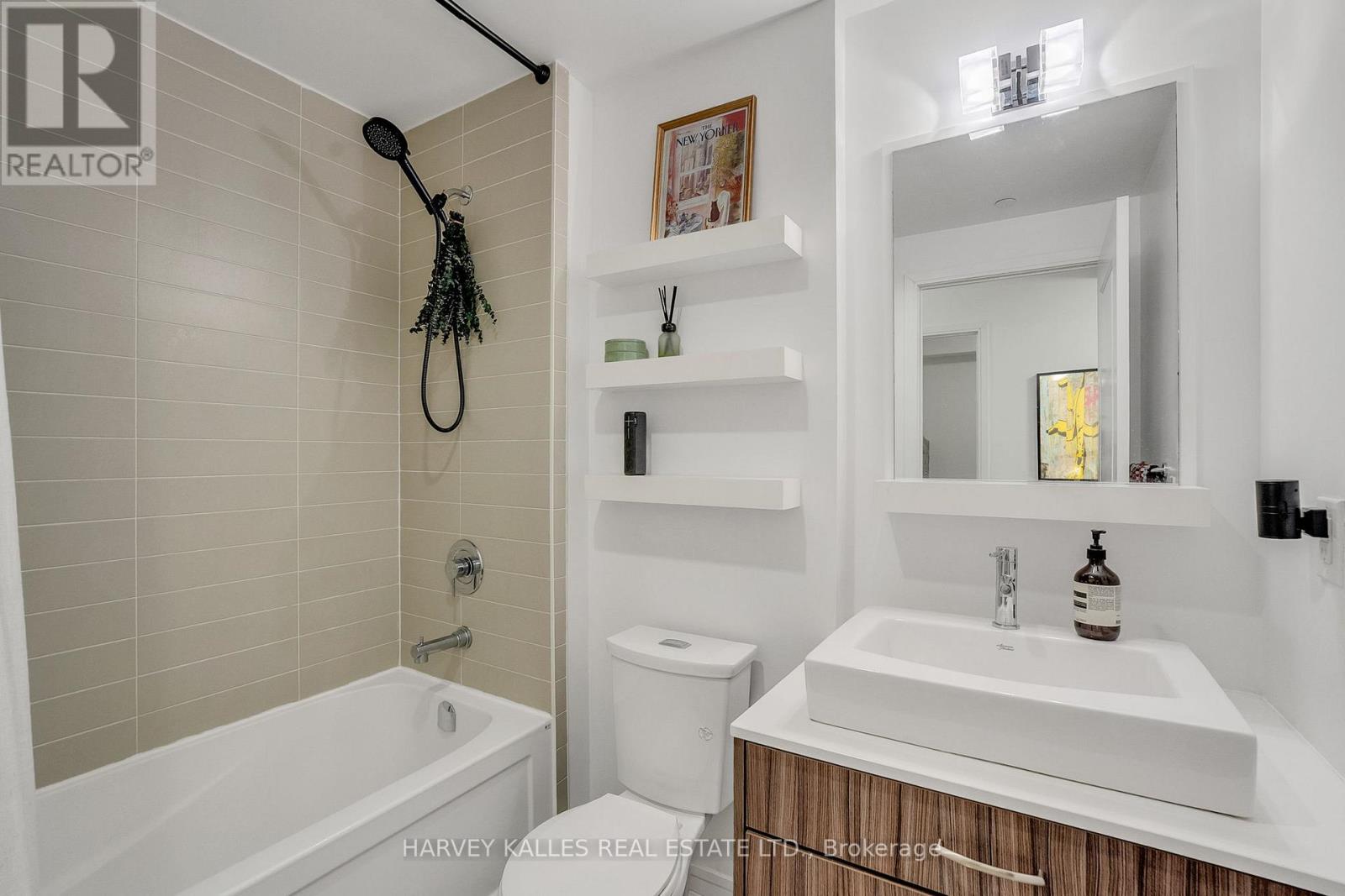 SE-305 - 9199 YONGE STREET