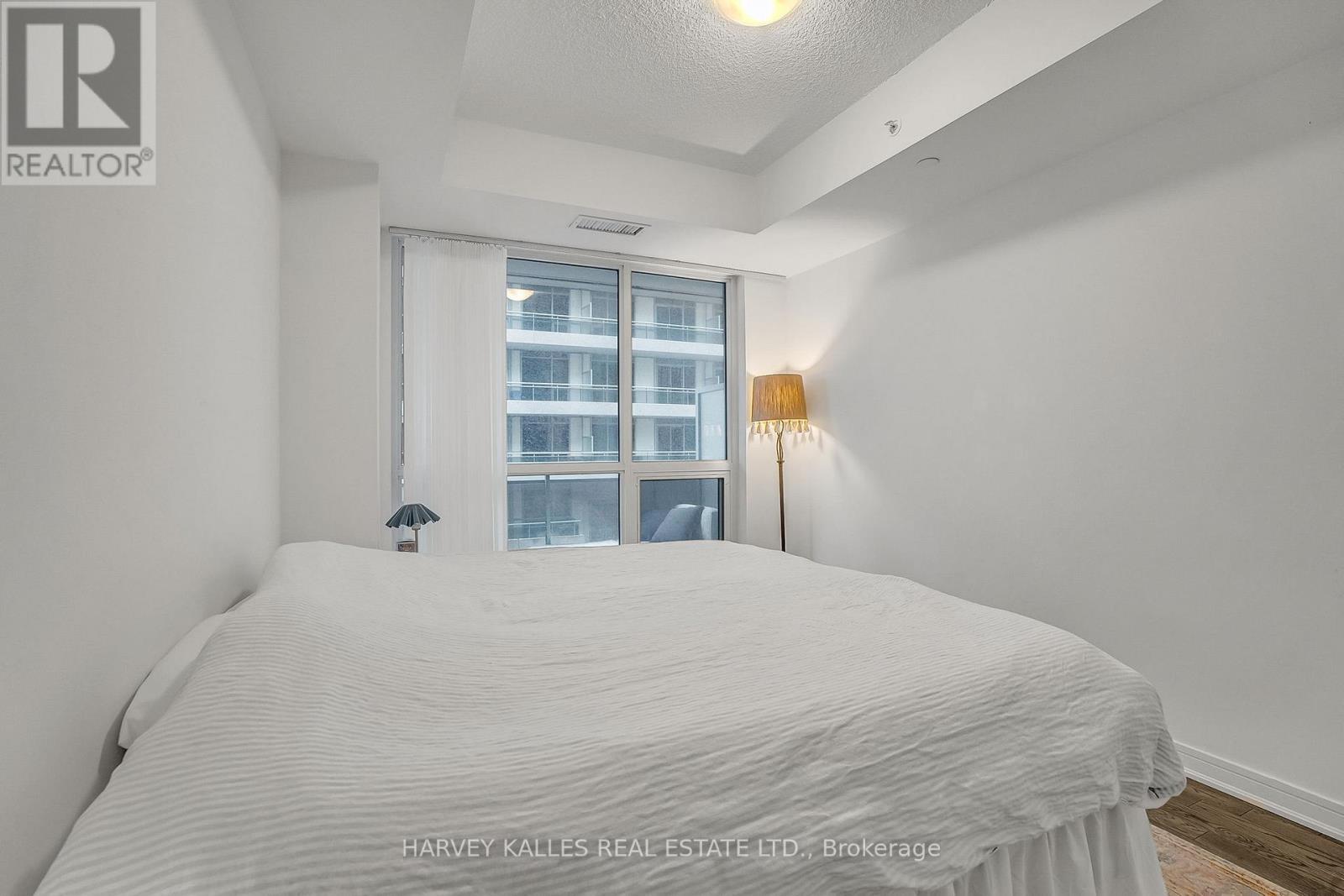 SE-305 - 9199 YONGE STREET