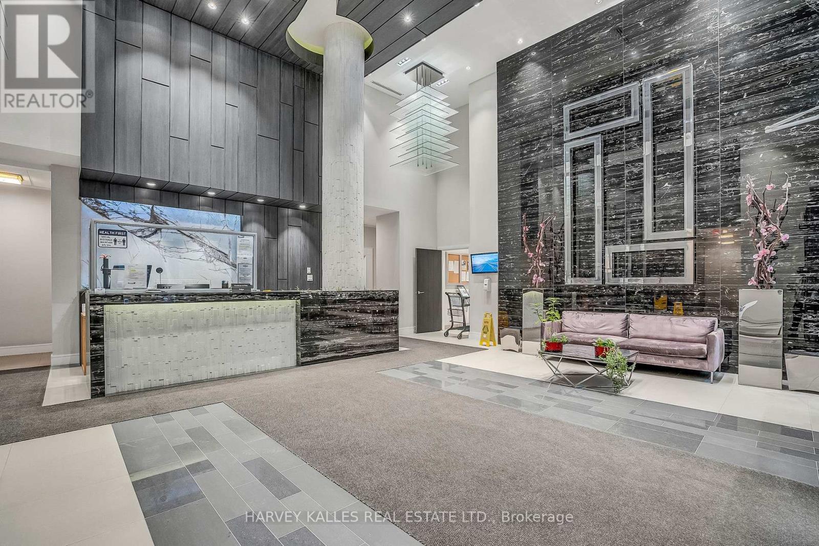 SE-305 - 9199 YONGE STREET