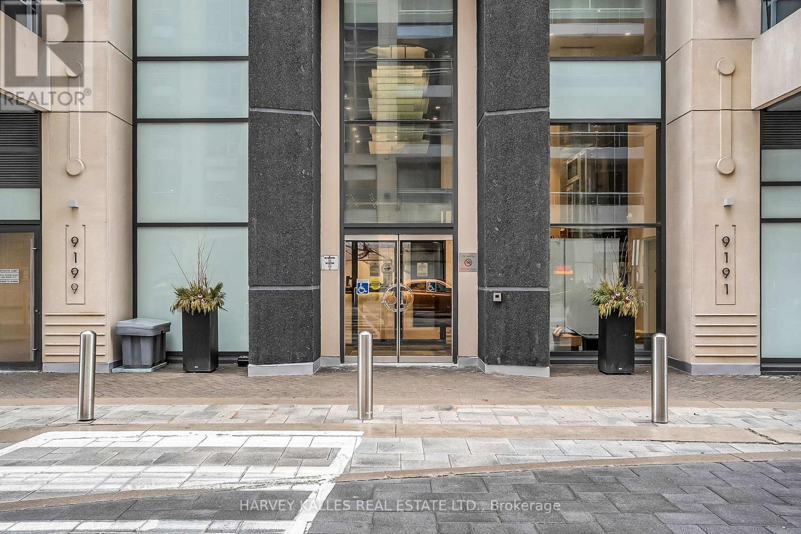 SE-305 - 9199 YONGE STREET