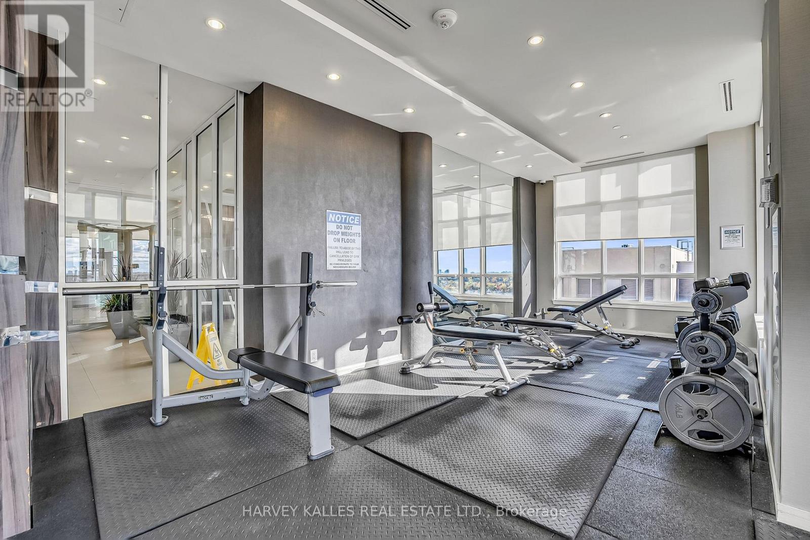 SE-305 - 9199 YONGE STREET