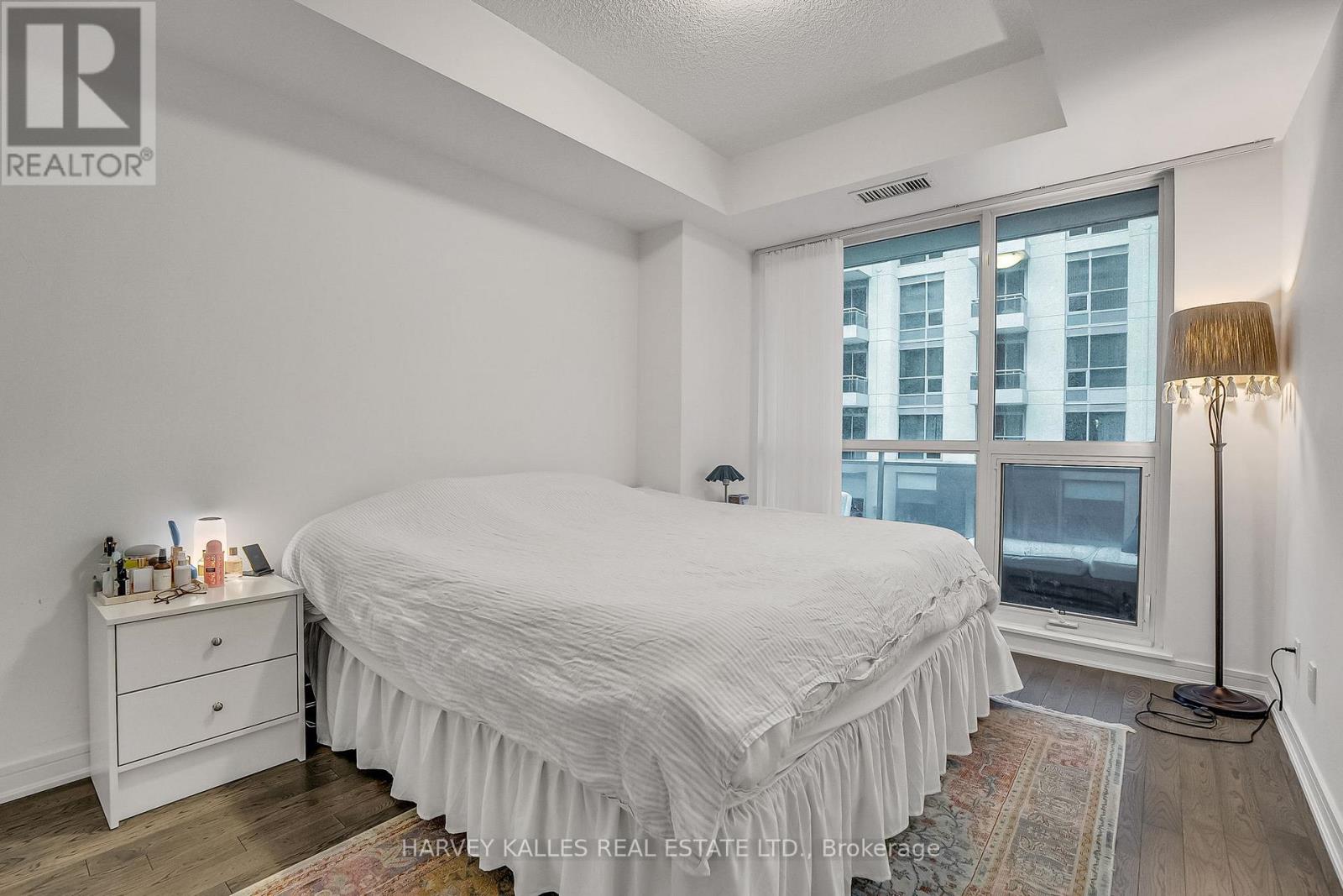 SE-305 - 9199 YONGE STREET