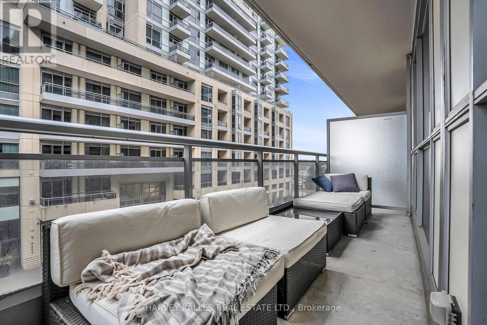 SE-305 - 9199 YONGE STREET