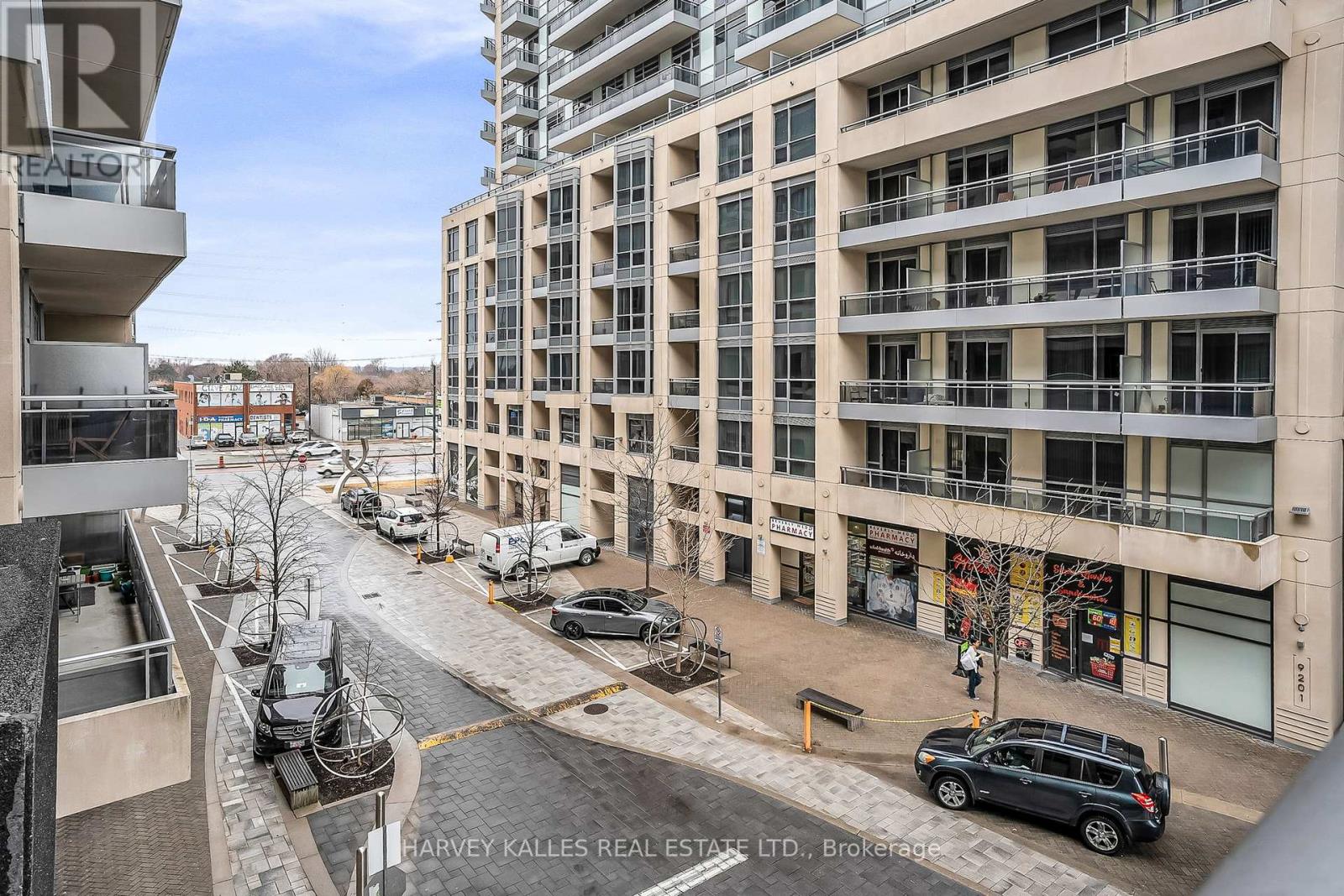 SE-305 - 9199 YONGE STREET