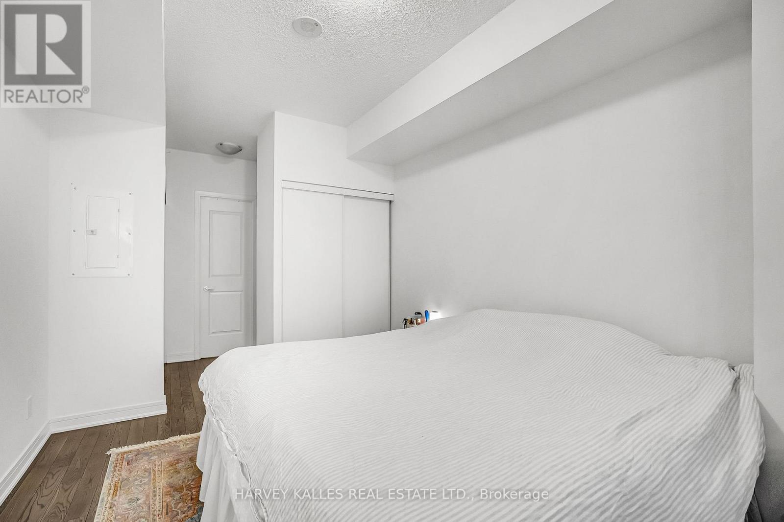 SE-305 - 9199 YONGE STREET