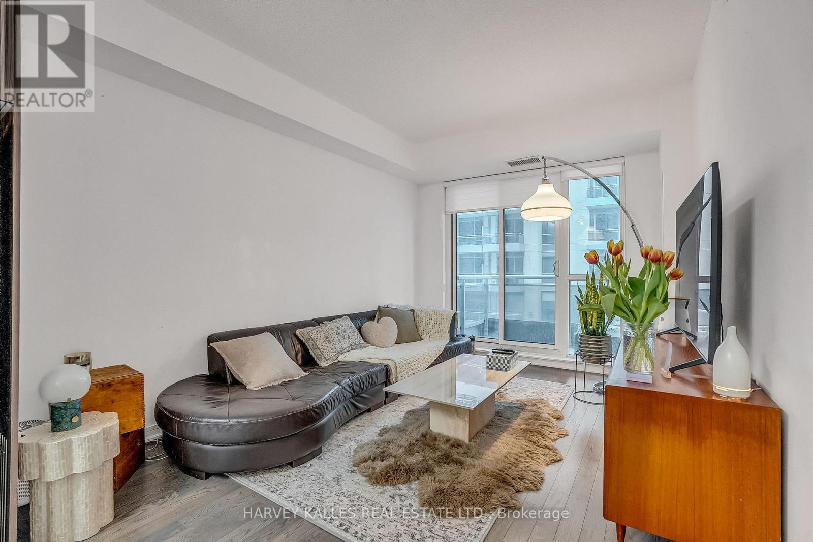 SE-305 - 9199 YONGE STREET