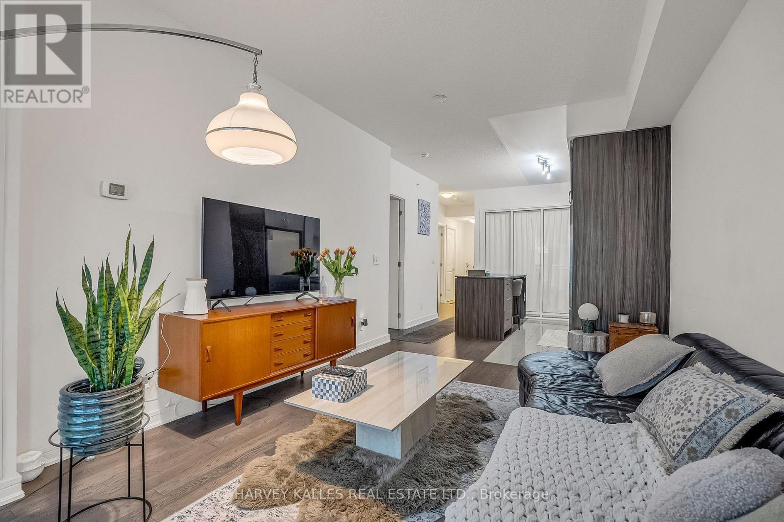 SE-305 - 9199 YONGE STREET