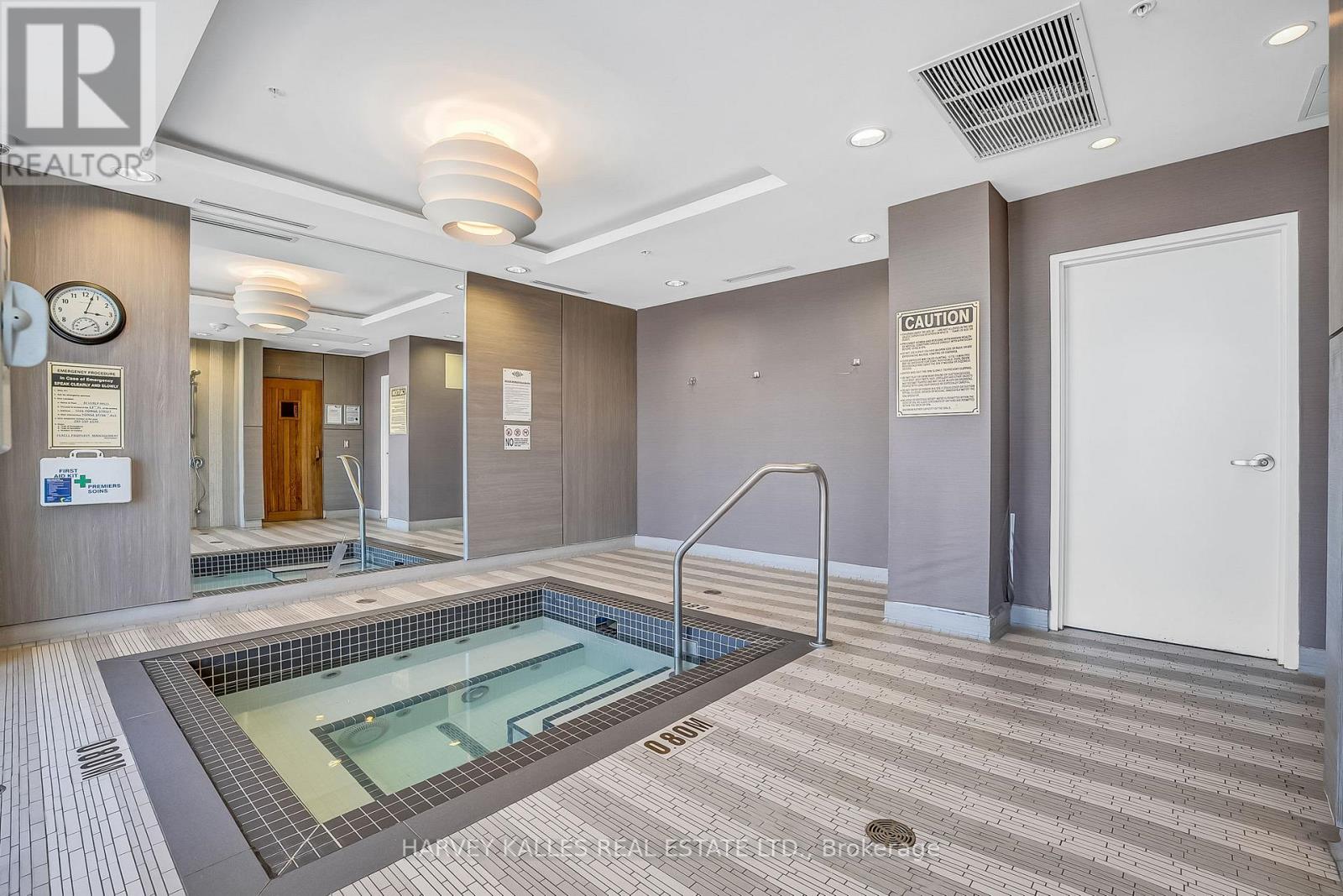 SE-305 - 9199 YONGE STREET