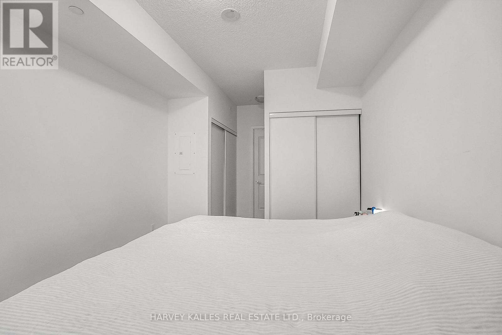 SE-305 - 9199 YONGE STREET