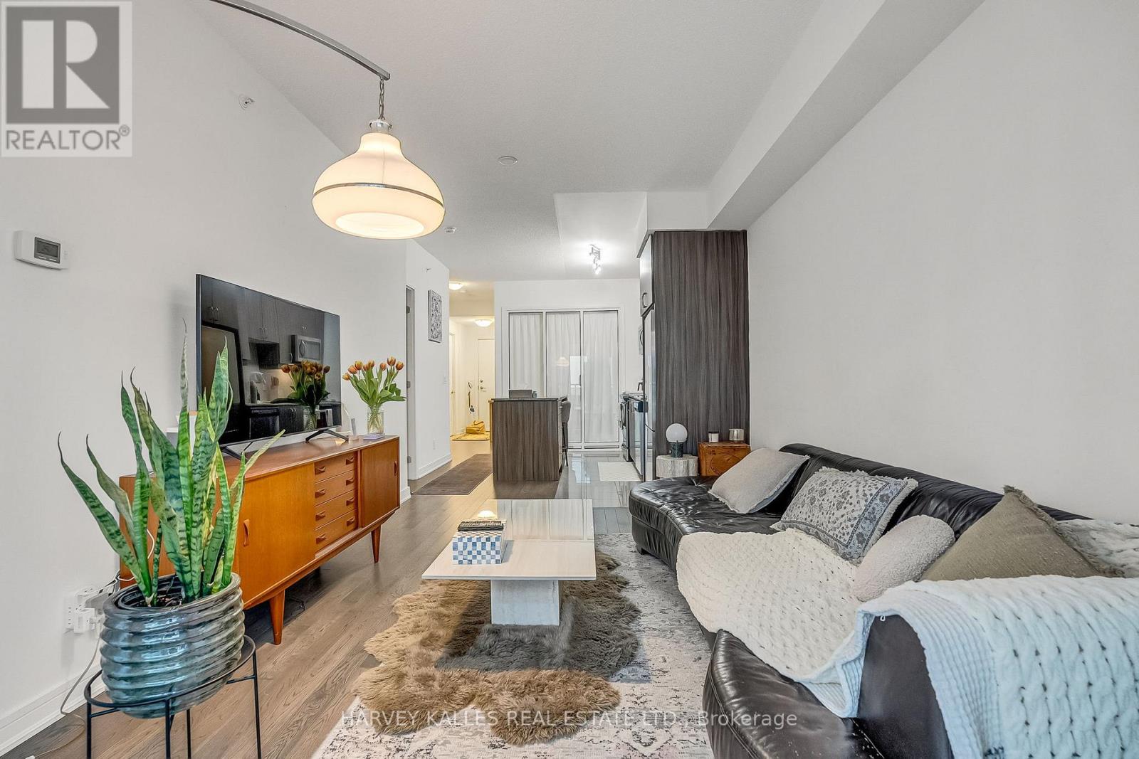 SE-305 - 9199 YONGE STREET