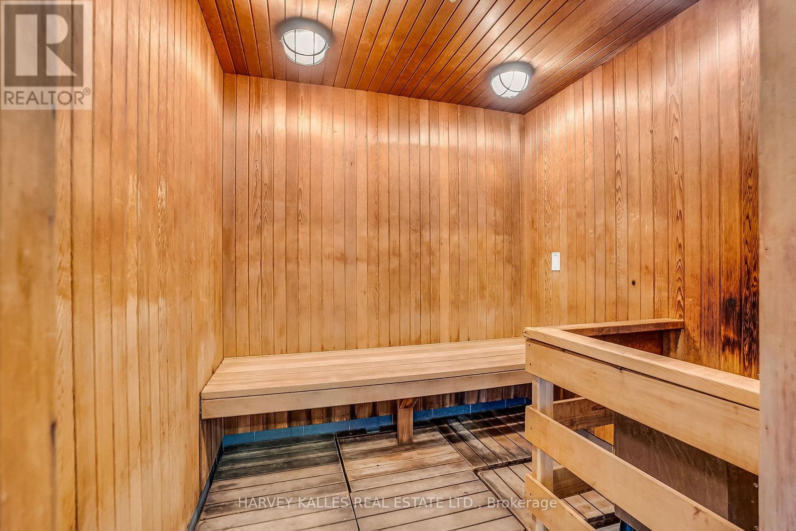 SE-305 - 9199 YONGE STREET