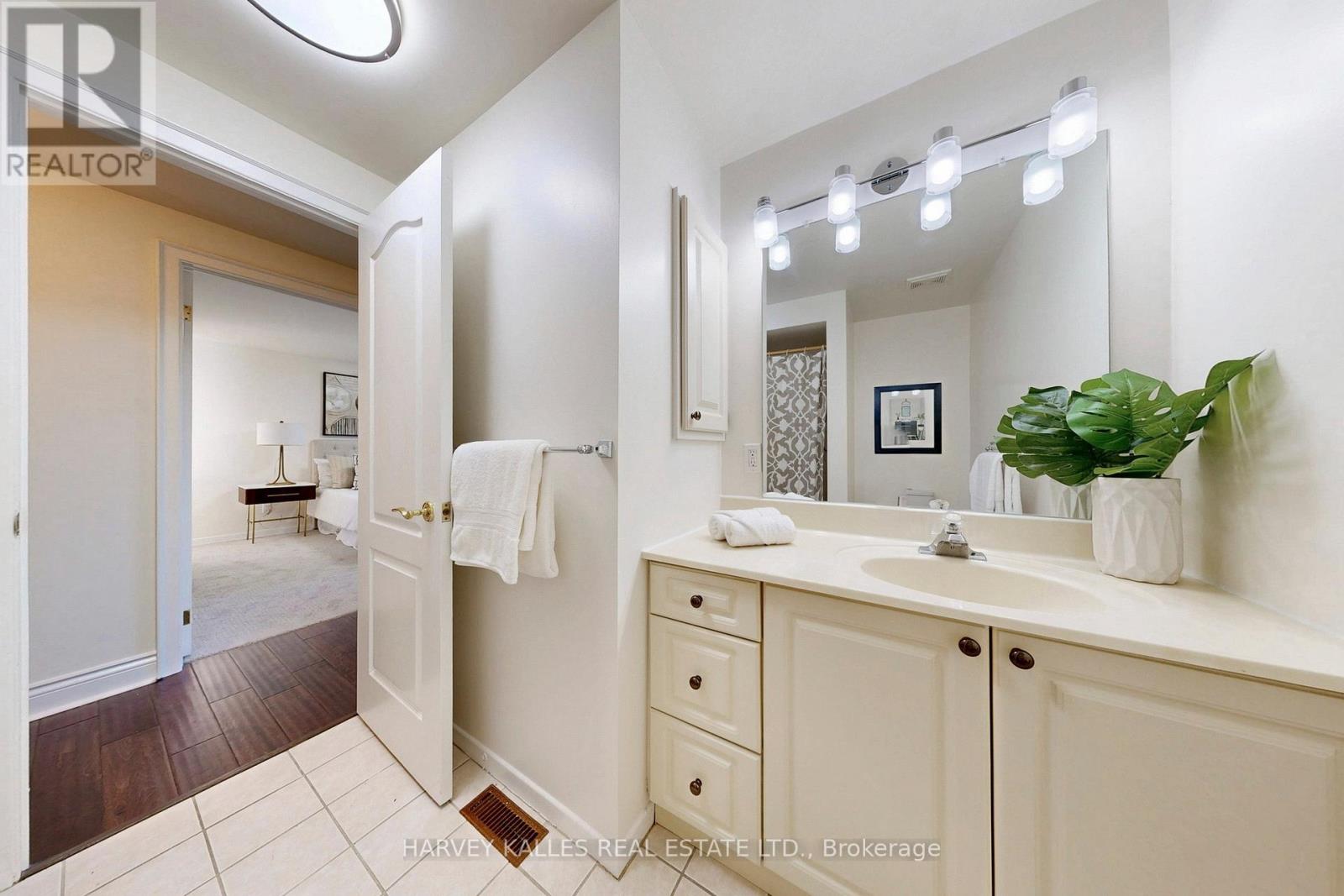 62 DERSINGHAM CRESCENT