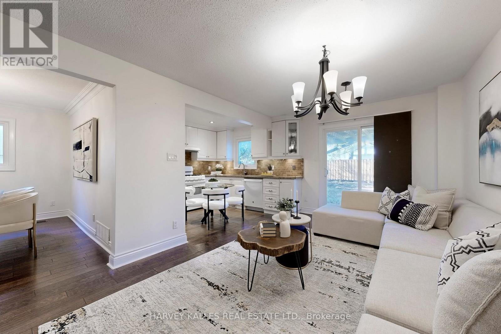 62 DERSINGHAM CRESCENT