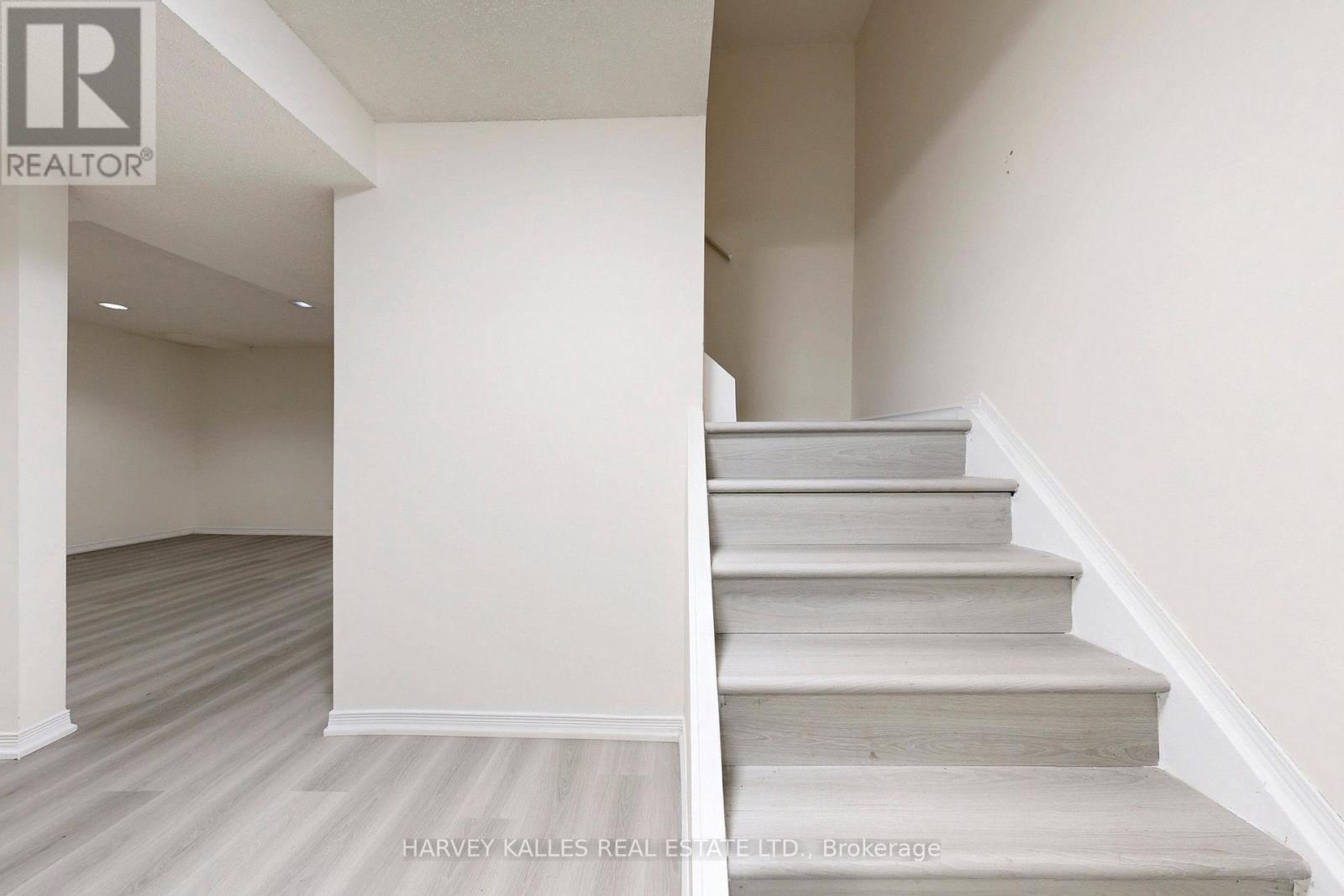 62 DERSINGHAM CRESCENT