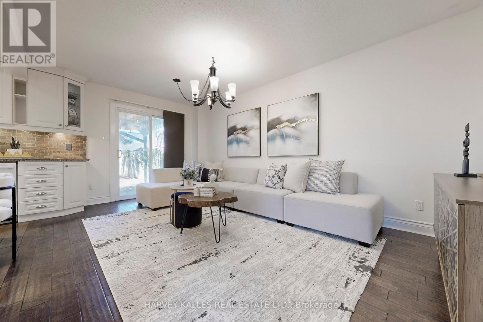 62 DERSINGHAM CRESCENT