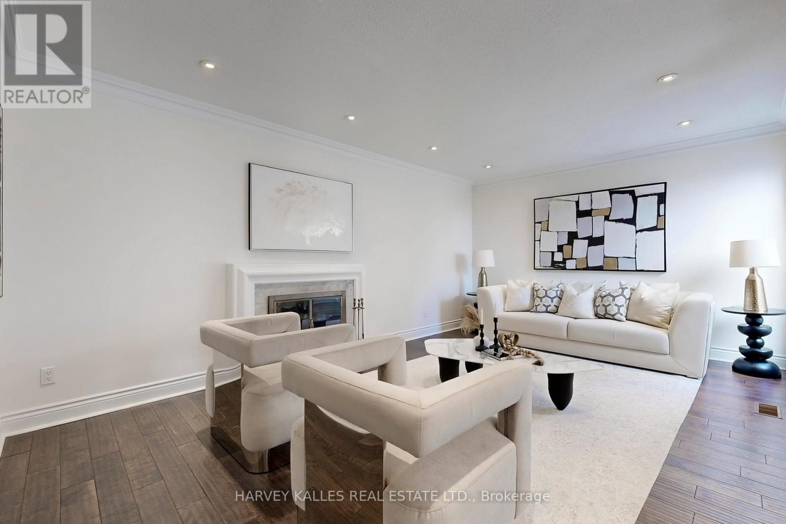 62 DERSINGHAM CRESCENT