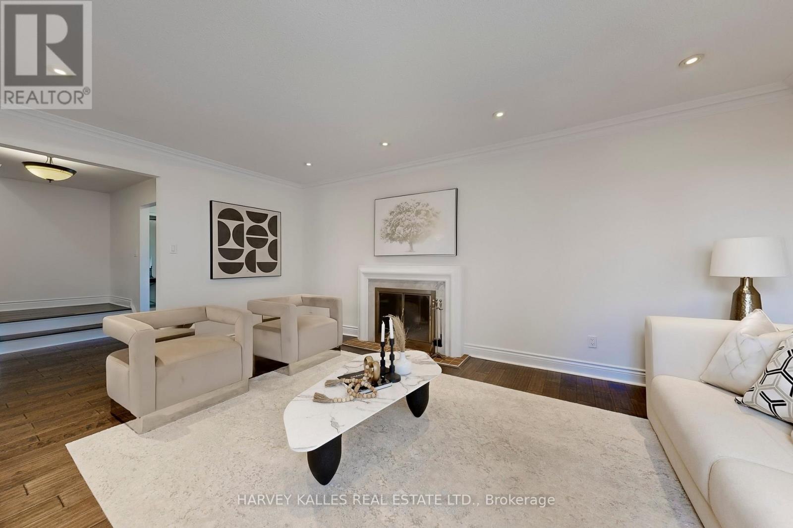 62 DERSINGHAM CRESCENT