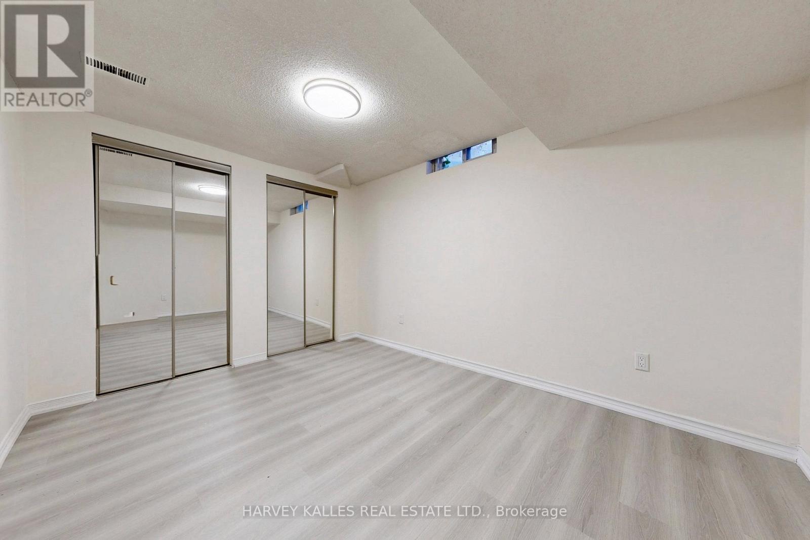 62 DERSINGHAM CRESCENT