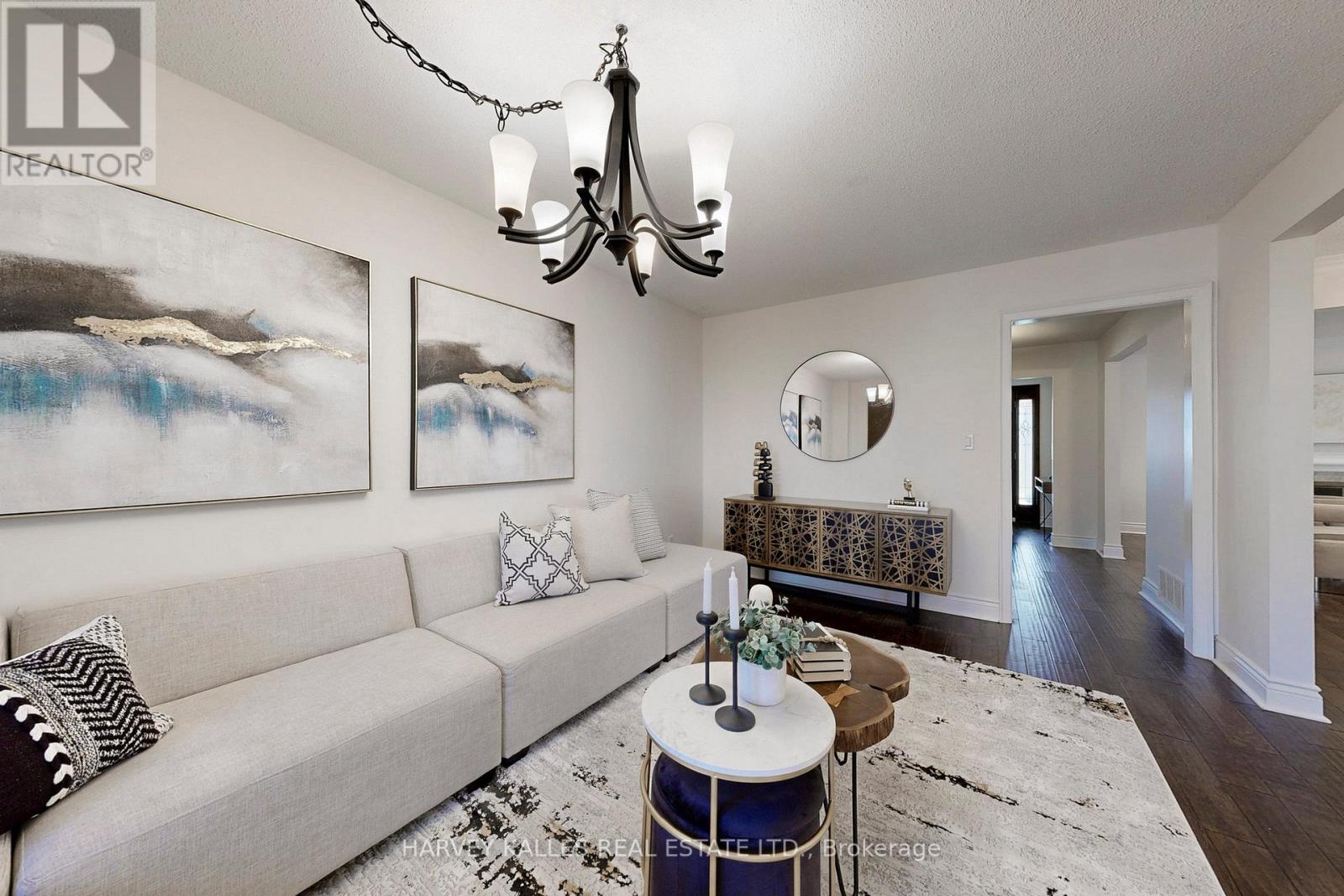 62 DERSINGHAM CRESCENT