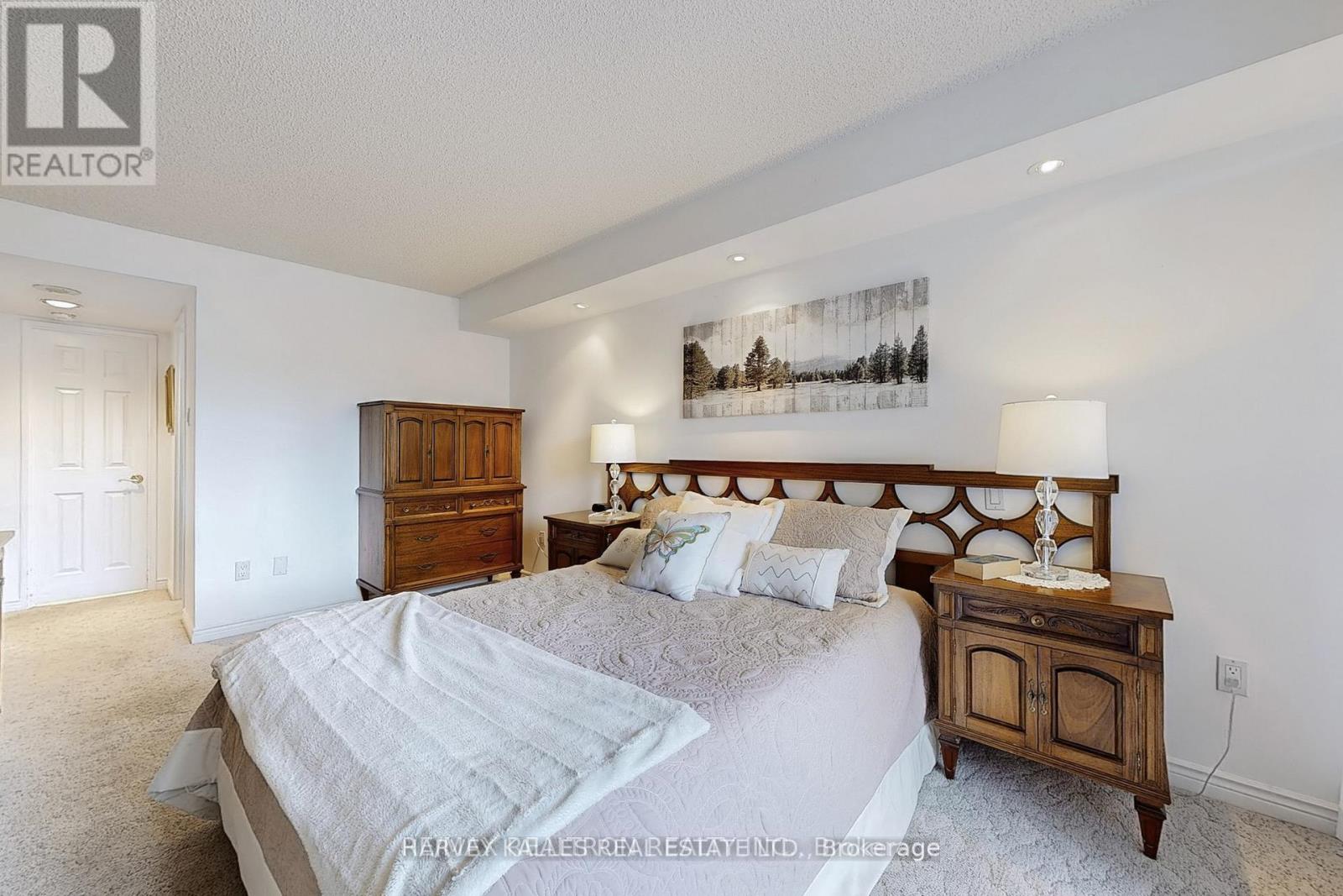 311 - 7300 YONGE STREET