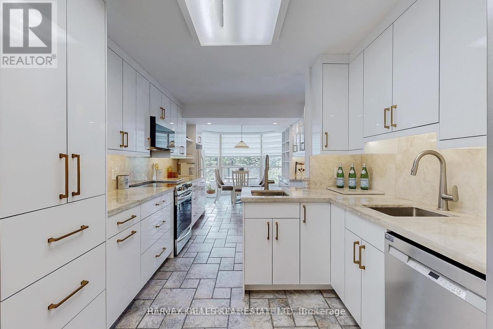 311 - 7300 YONGE STREET
