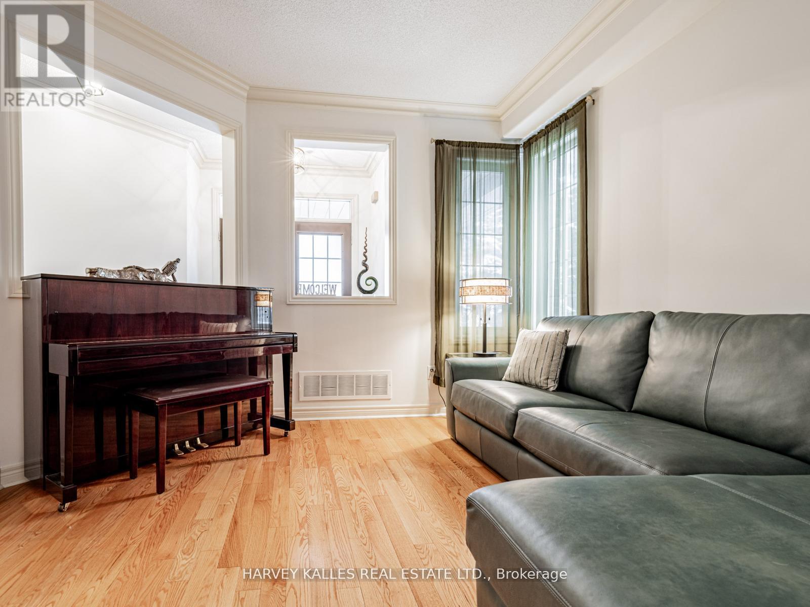 12 BARBERRY CRESCENT