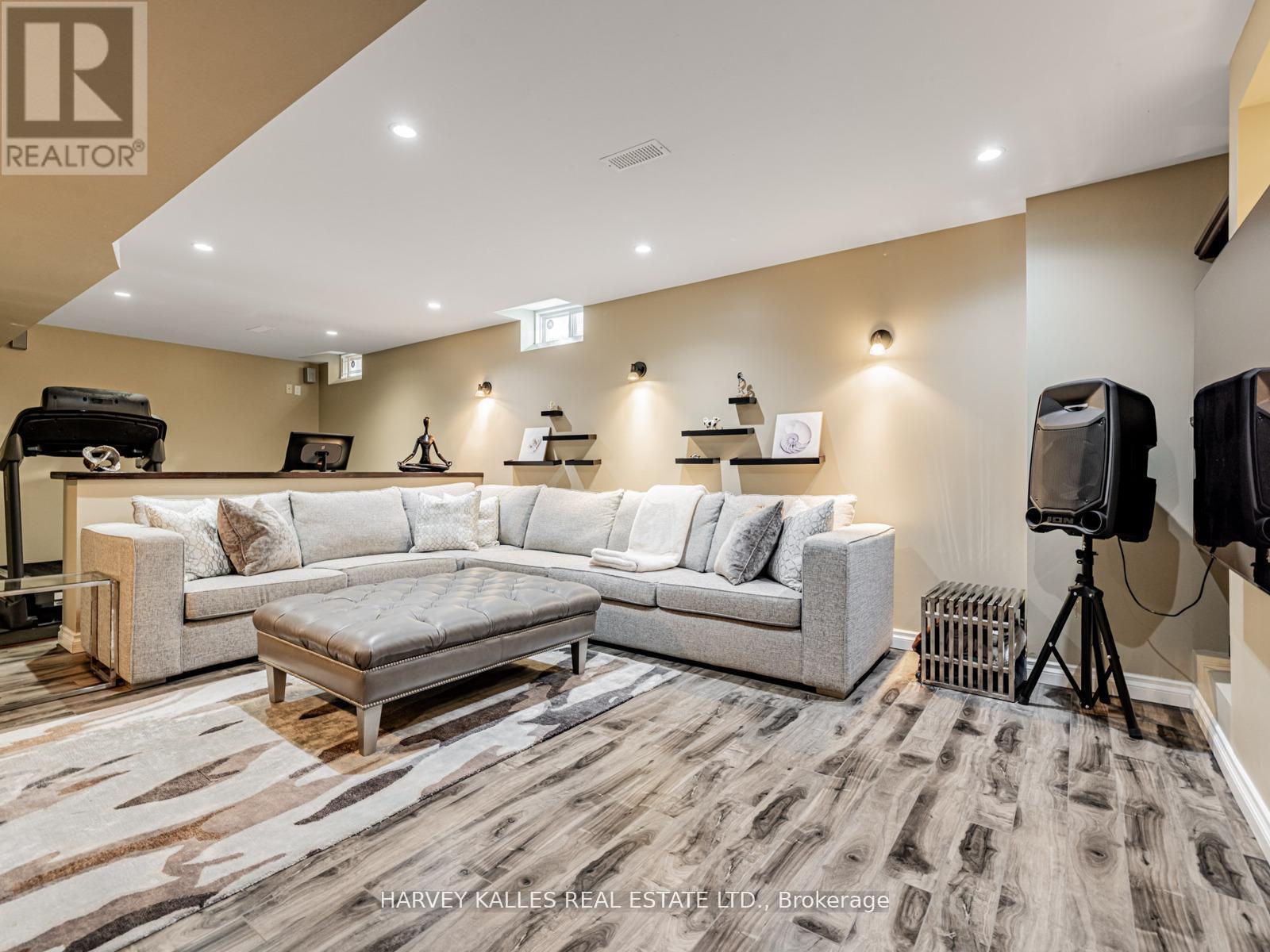 12 BARBERRY CRESCENT