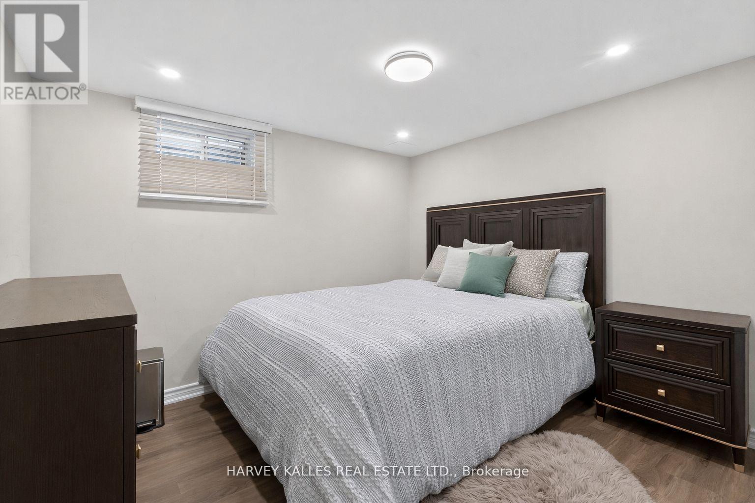60 WOLFSON CRESCENT