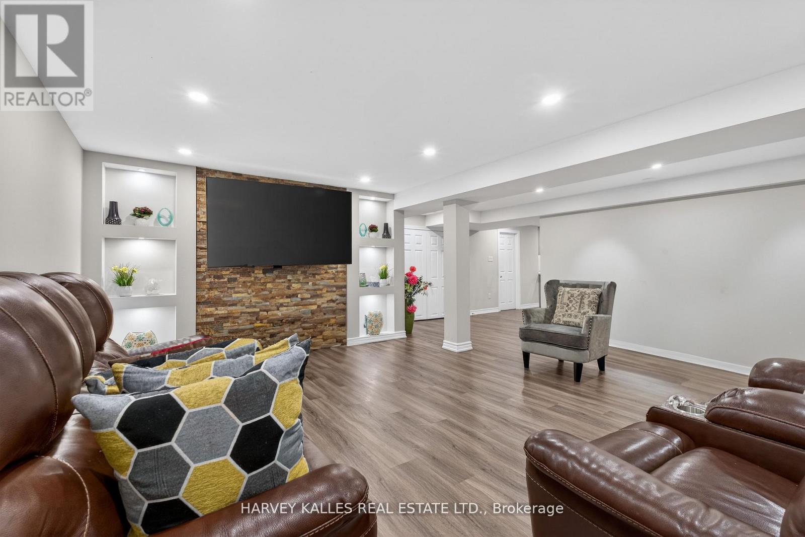 60 WOLFSON CRESCENT