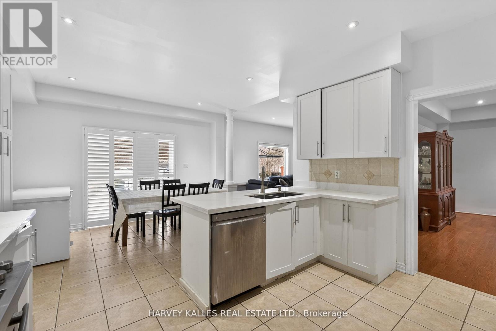 60 WOLFSON CRESCENT