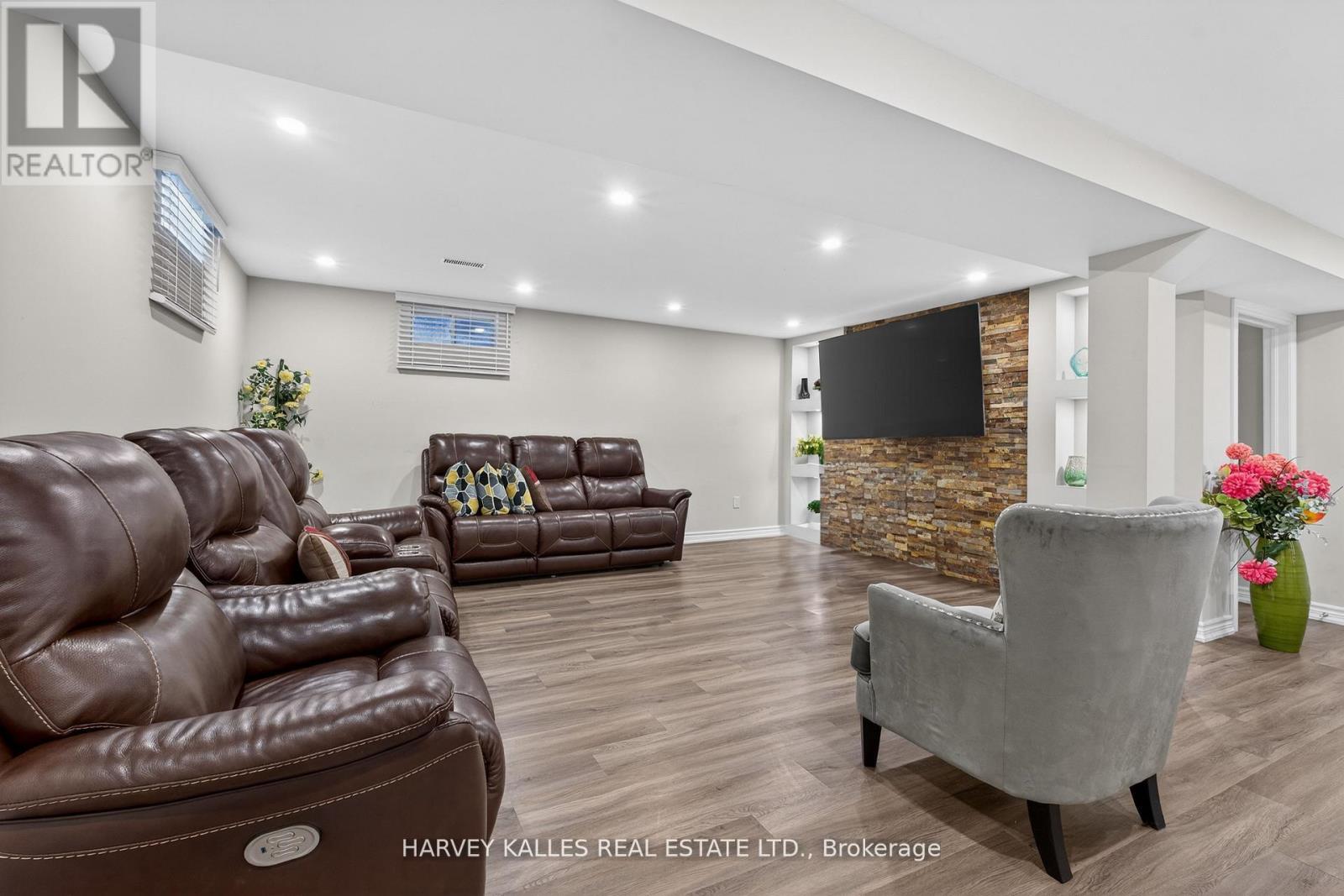 60 WOLFSON CRESCENT