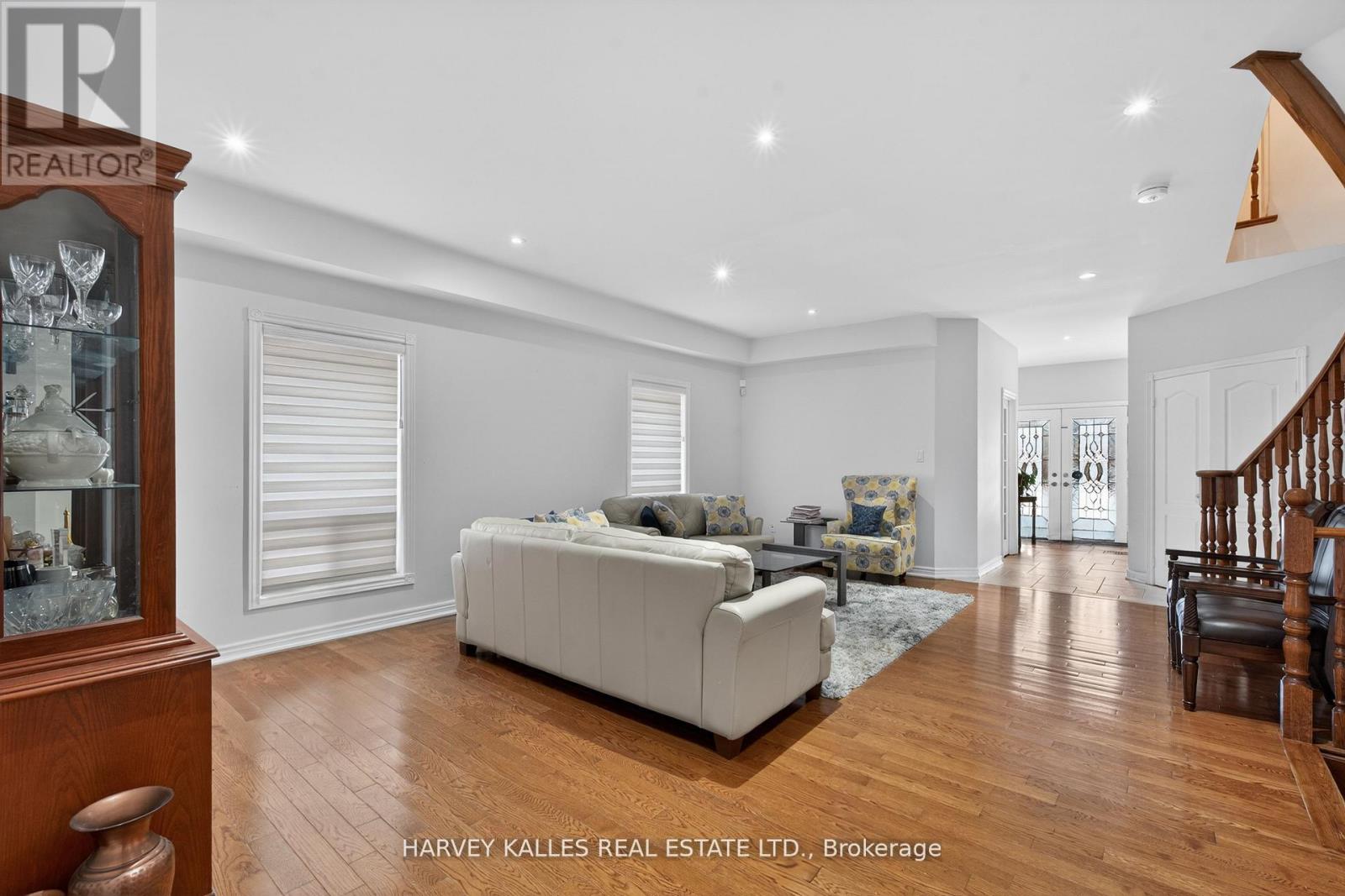 60 WOLFSON CRESCENT