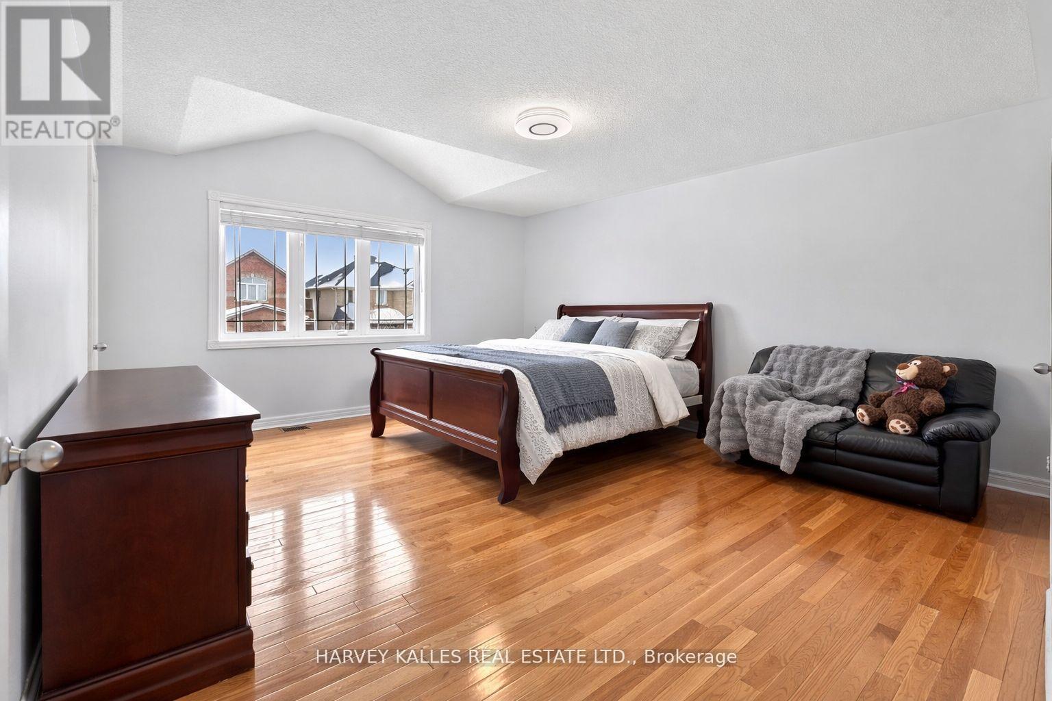 60 WOLFSON CRESCENT