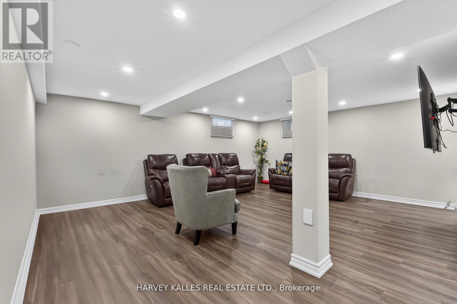 60 WOLFSON CRESCENT