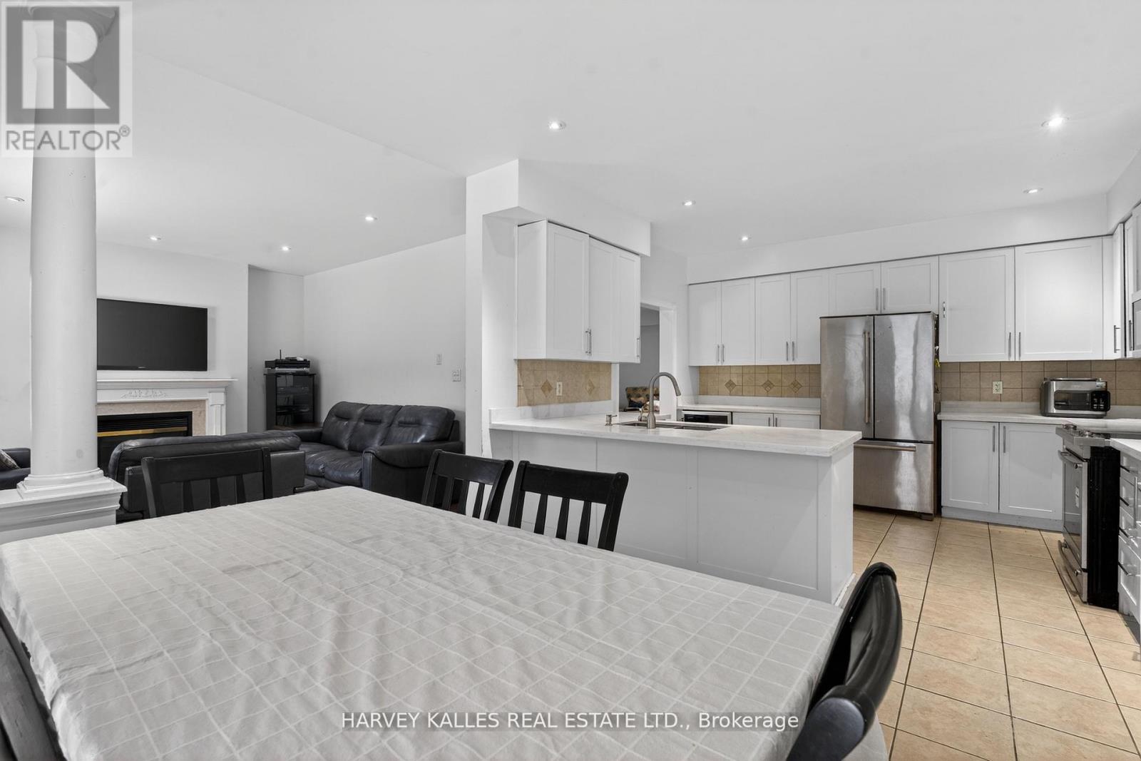 60 WOLFSON CRESCENT