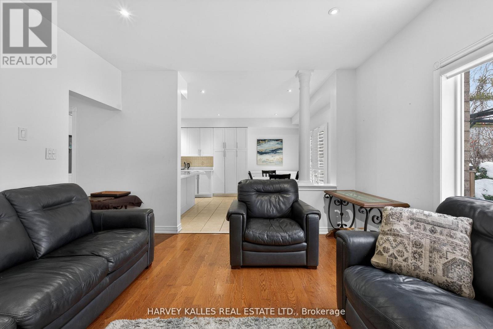 60 WOLFSON CRESCENT