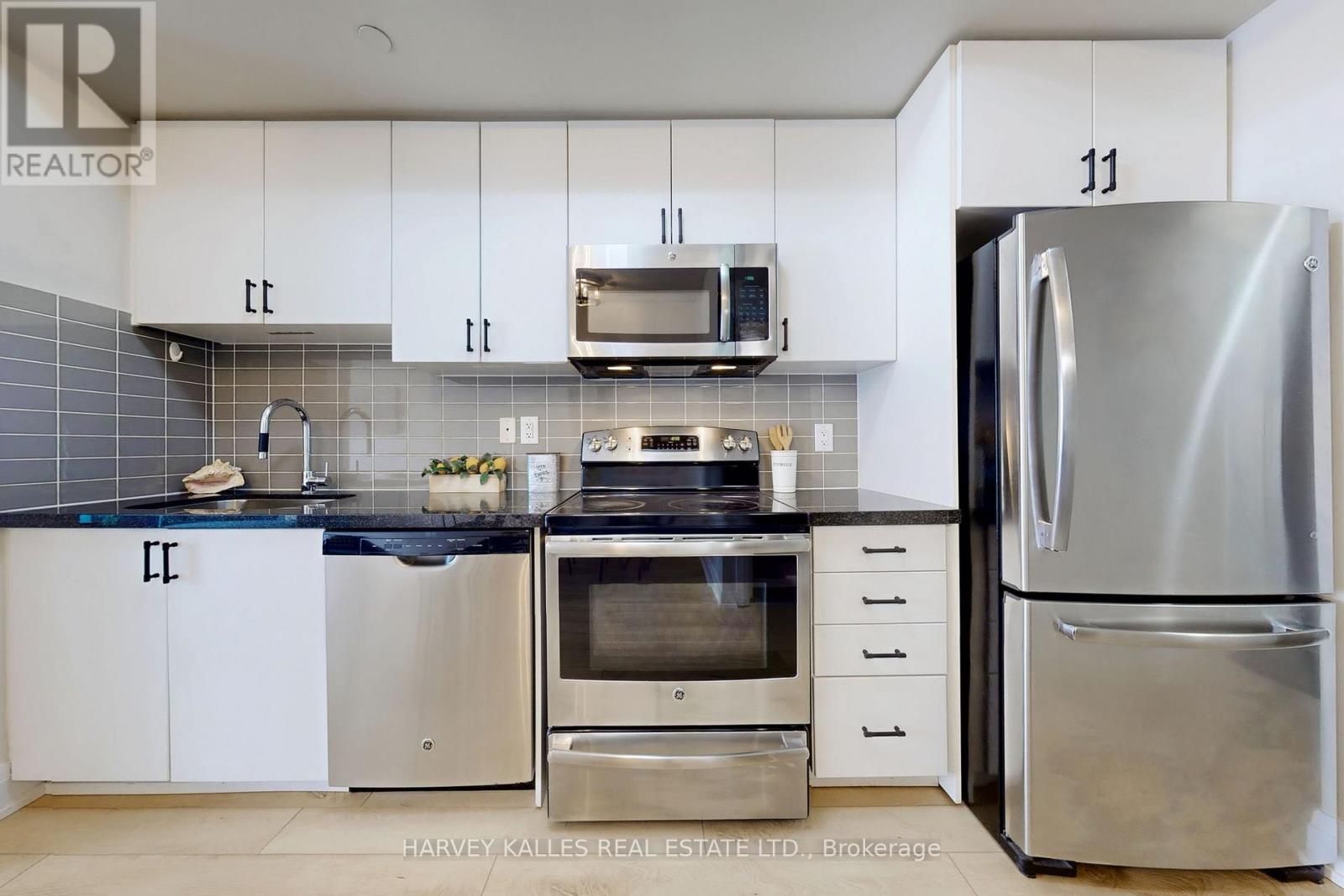 1511 - 7167 YONGE STREET