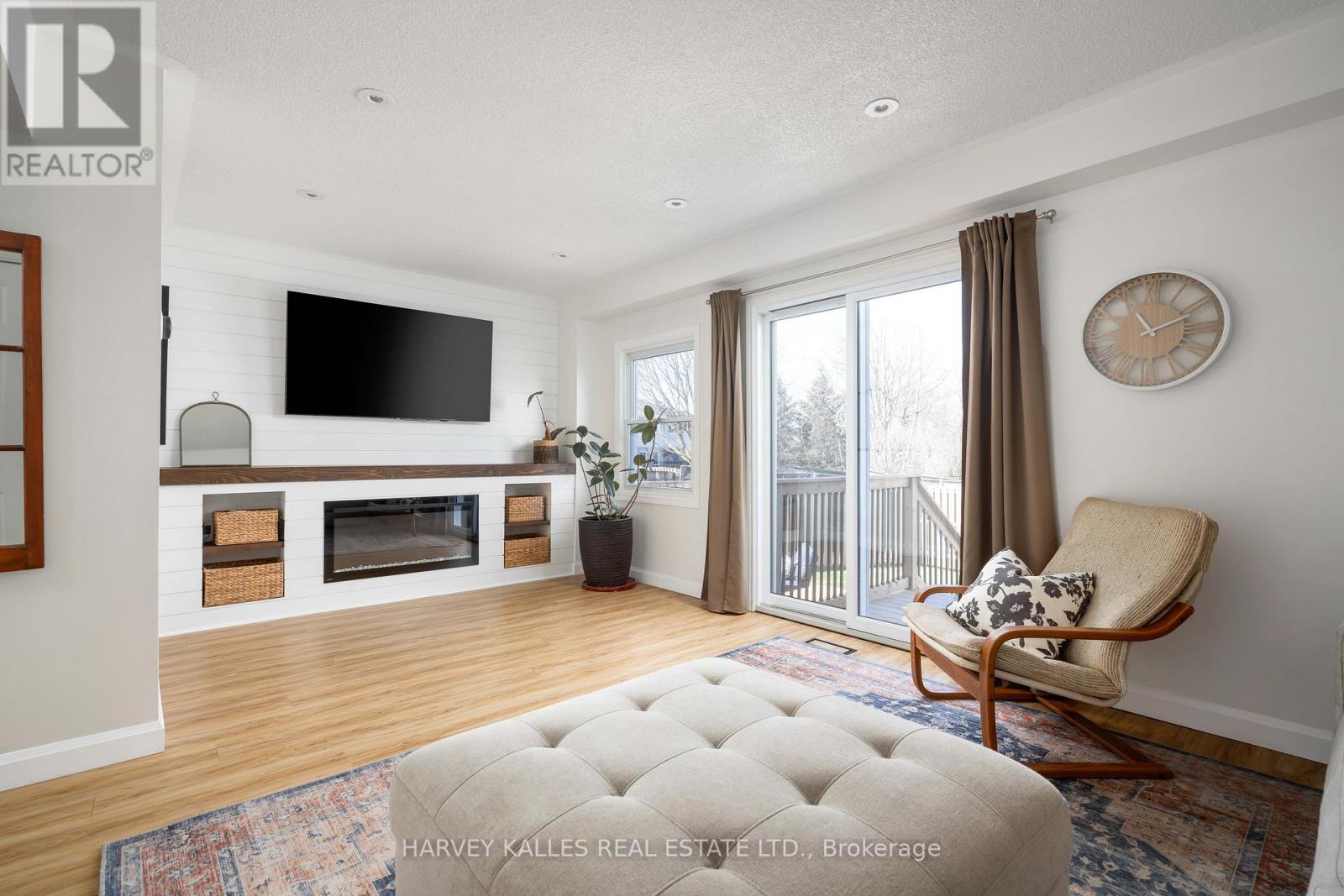 510 PICKERING CRESCENT