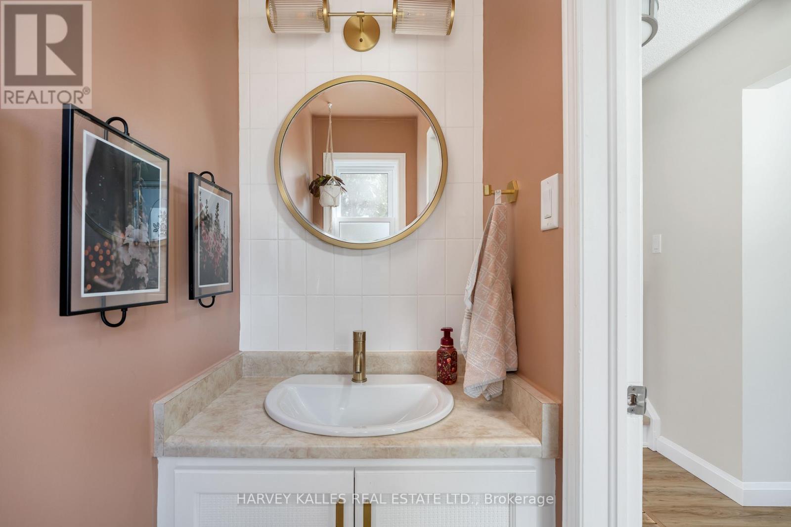 510 PICKERING CRESCENT