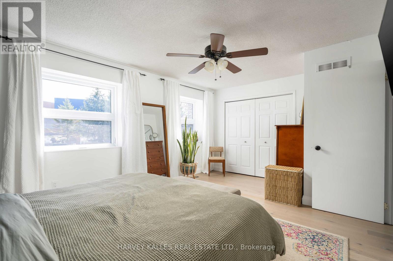 510 PICKERING CRESCENT