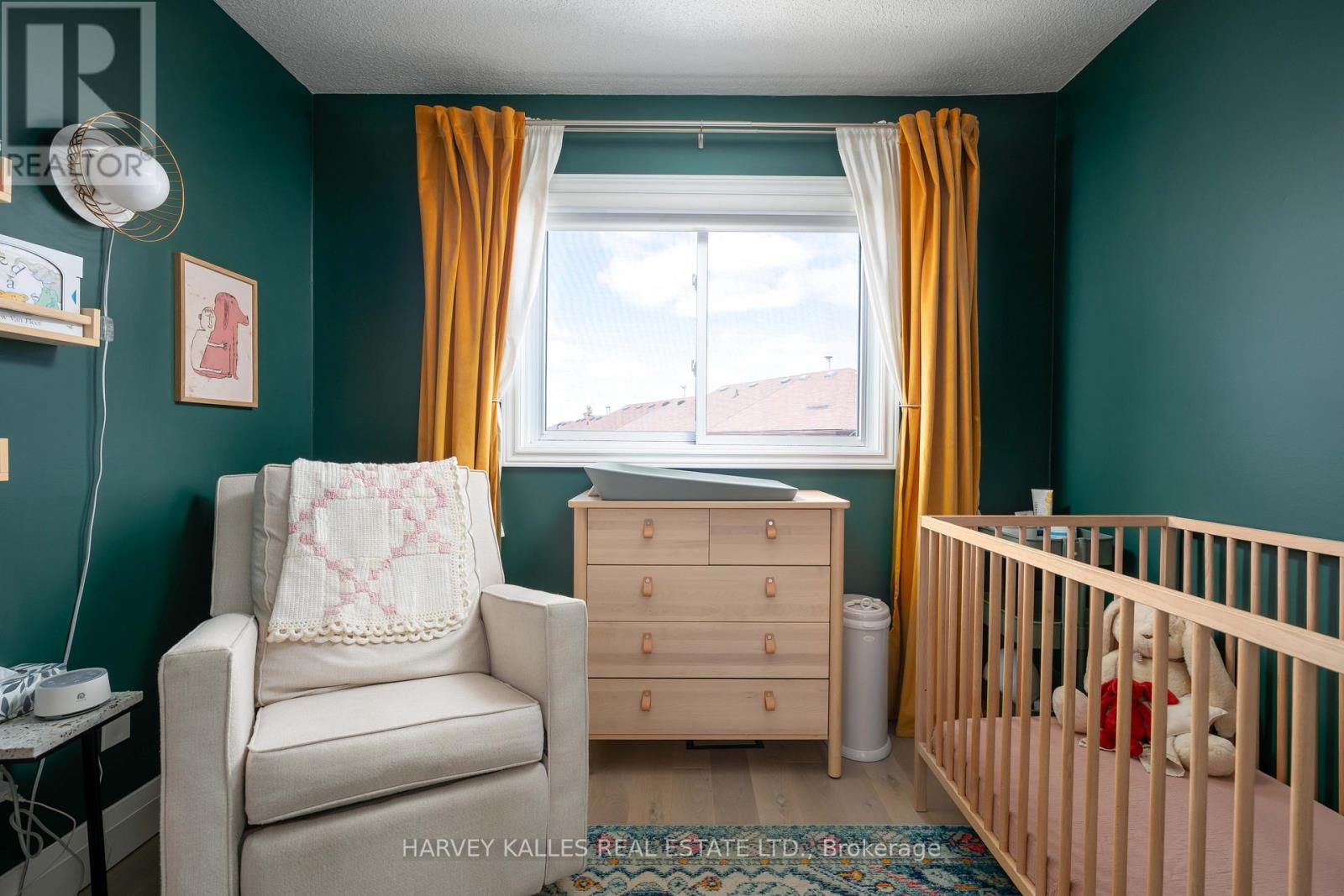 510 PICKERING CRESCENT